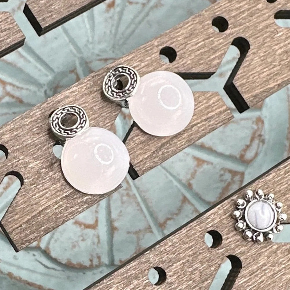 White Milky jade silver chunky stud earrings Round moon shape minimalist - Picture 1 of 7